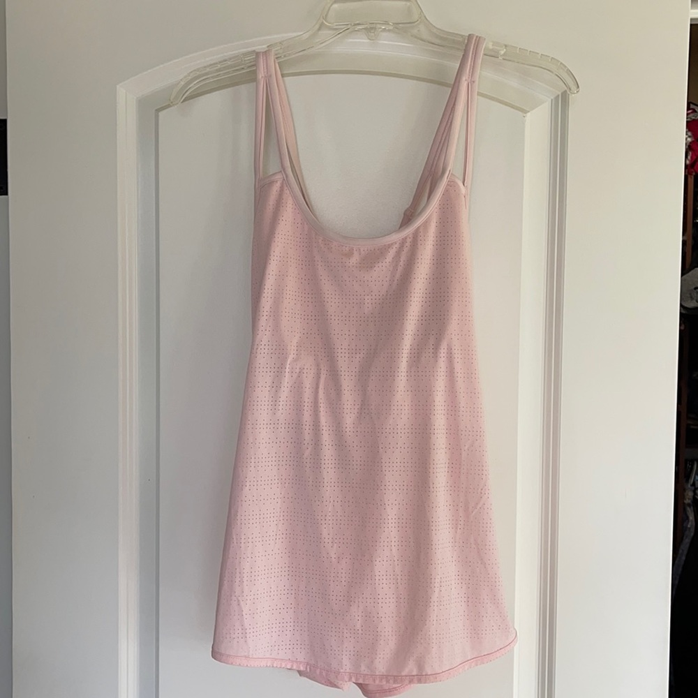 Adorable Athleta tank with built in bra